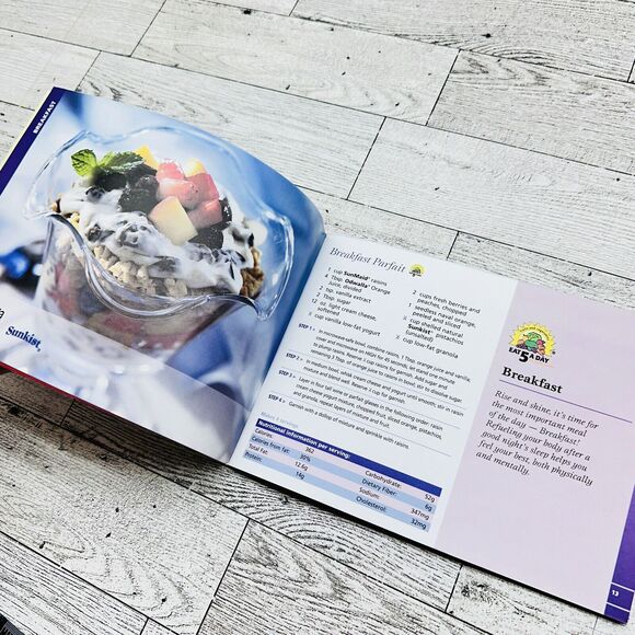 Safeway's Eat Like a Champion Recipe Cookbook Booklet 2002 Retro - Picture 3 of 11